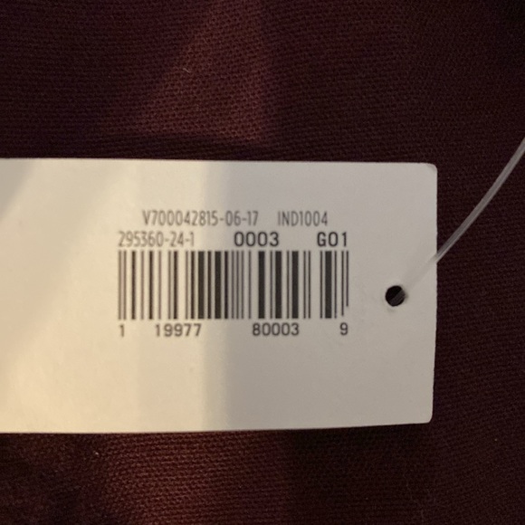 Burgundy colored dress shirt, slim fit, thick material, six Large men. - Picture 4 of 4